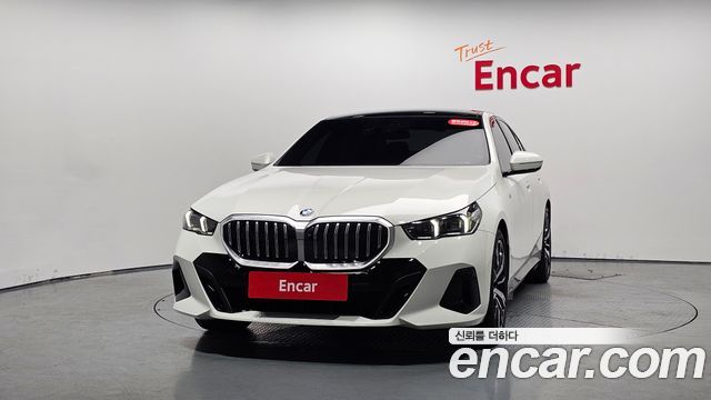 BMW 5-Series G60 530i xDrive M Sport - фото 1