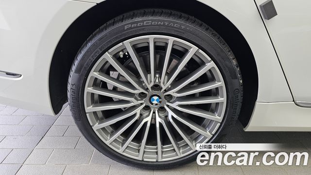 BMW 7-Series G11 740Li xDrive Design Pure Excellence - фото 4