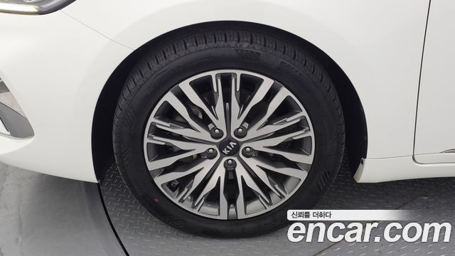 Kia K7 Premier, гибрид Signature - фото 4