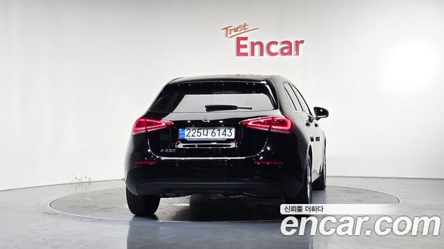 Mercedes-Benz A-Class W177 A220 Hatchback - фото 3