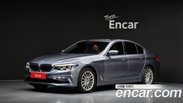 BMW 5-Series G30 520i Luxury - фото 0