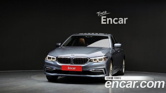 BMW 5-Series G30 520i Luxury - фото 2