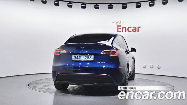 Tesla Model Y Long Range AWD - фото 3