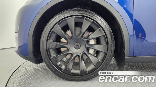 Tesla Model Y Long Range AWD - фото 4