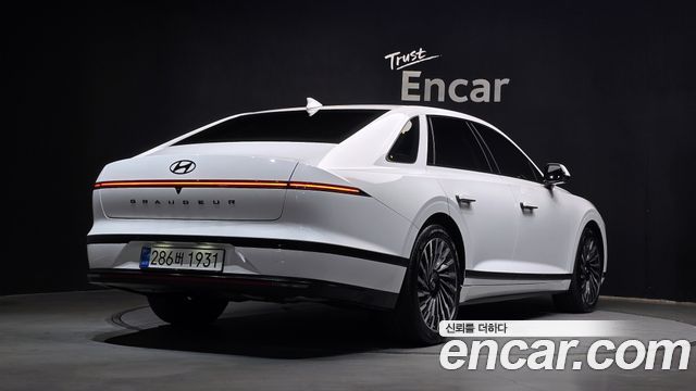 Hyundai Grandeur GN7, гибрид Honors - фото 1
