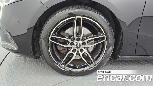 Mercedes-Benz A-Class W177 A220 Sedan - фото 4