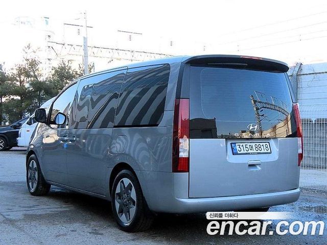 Hyundai Staria Tourer 9-Seater Modern - фото 1