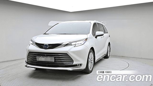 Toyota Sienna 4-го поколения 2.5 Hybrid 2WD - фото 0