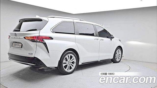 Toyota Sienna 4-го поколения 2.5 Hybrid 2WD - фото 3