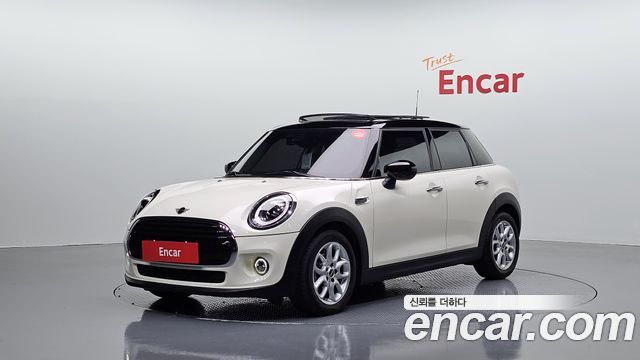 Mini Cooper 5Door HIGH 3rd - фото 0