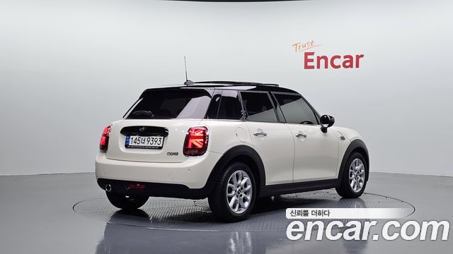 Mini Cooper 5Door HIGH 3rd - фото 1