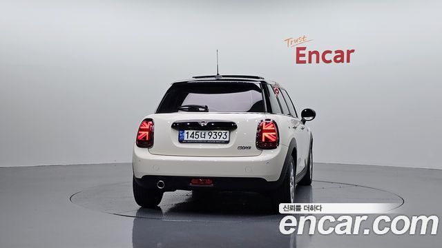 Mini Cooper 5Door HIGH 3rd - фото 3