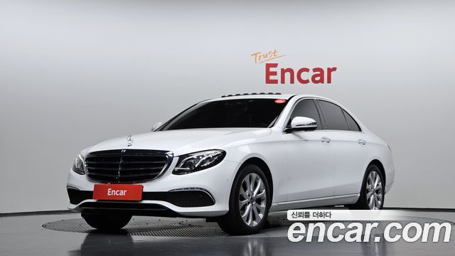 Mercedes-Benz E-Class W213 E300 Exclusive - фото 0