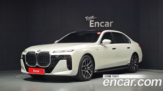 BMW 7-Series G70 740i sDrive M Sport - фото 0