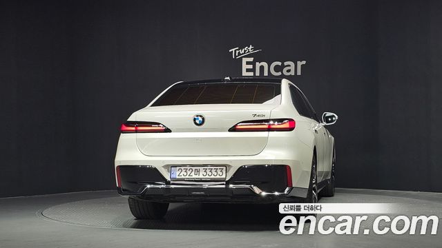 BMW 7-Series G70 740i sDrive M Sport - фото 3