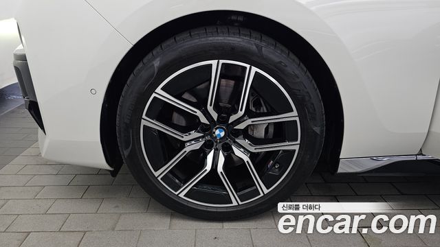 BMW 7-Series G70 740i sDrive M Sport - фото 4