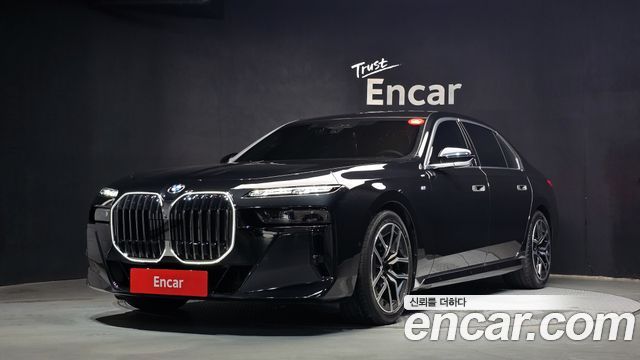 BMW 7-Series G70 740i xDrive M Sport - фото 0