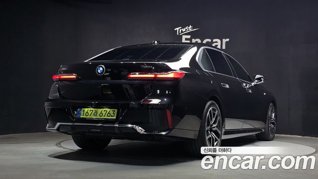 BMW 7-Series G70 740i xDrive M Sport - фото 1