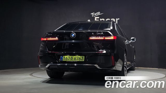 BMW 7-Series G70 740i xDrive M Sport - фото 3