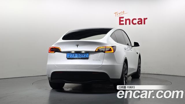 Tesla Model Y Long Range AWD - фото 3
