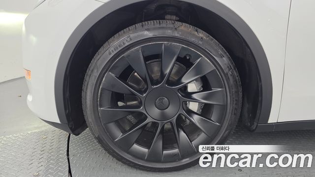 Tesla Model Y Long Range AWD - фото 4