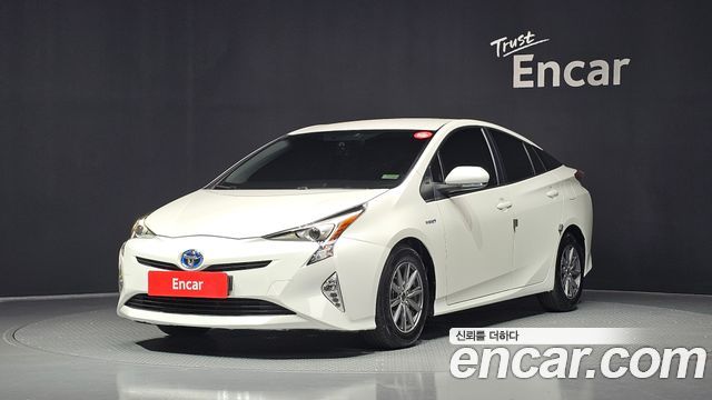 Toyota Prius 4-го поколения 1.8 E - фото 0