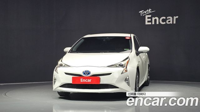 Toyota Prius 4-го поколения 1.8 E - фото 2