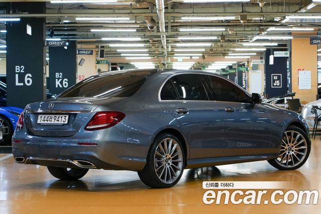 Mercedes-Benz E-Class W213 E350 4MATIC AMG Line - фото 1