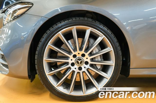 Mercedes-Benz E-Class W213 E350 4MATIC AMG Line - фото 4