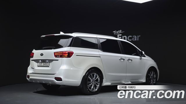 Kia Carnival Новый 9-Seater Luxury - фото 1