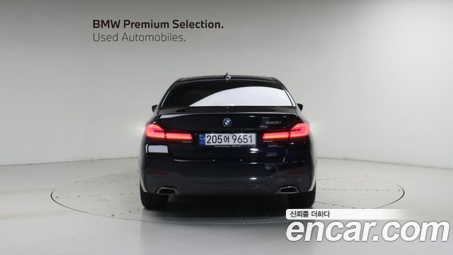 BMW 5-Series G30 520i M Sport - фото 3