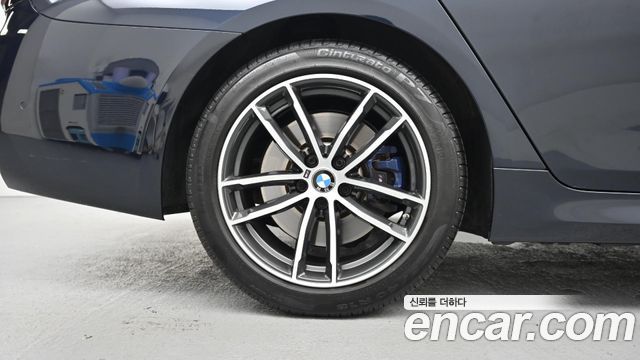 BMW 5-Series G30 520i M Sport - фото 4