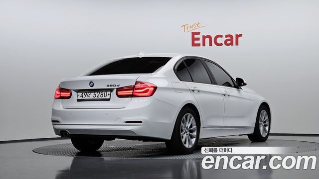 BMW 3-Series F30 320d - фото 1