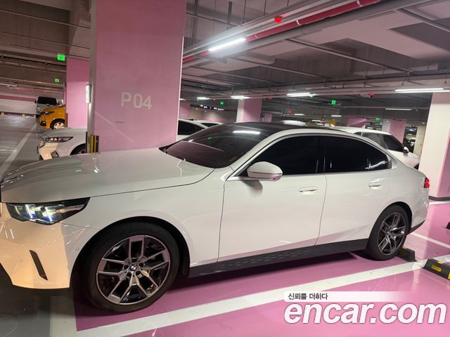BMW 5-Series G60 520i - фото 2