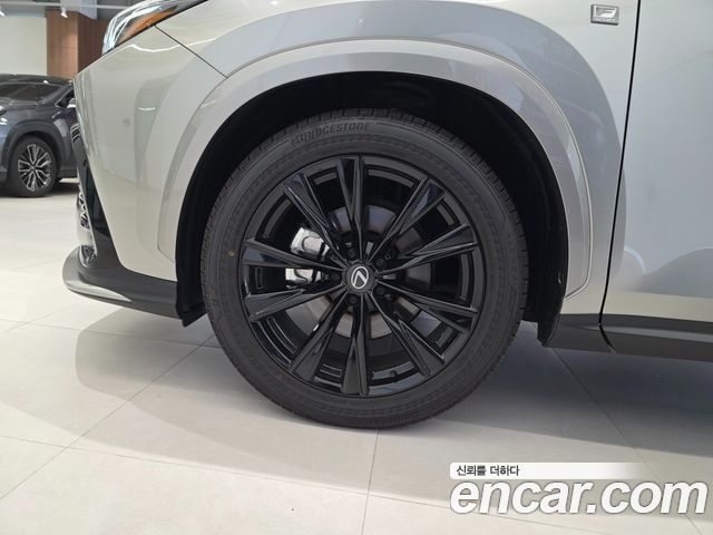 Lexus NX 2-го поколения F-Sport - фото 4