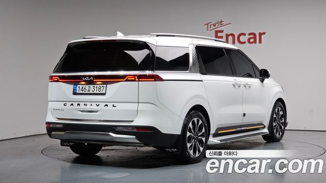 Kia Carnival 4-го поколения 9-Seater Signature - фото 1