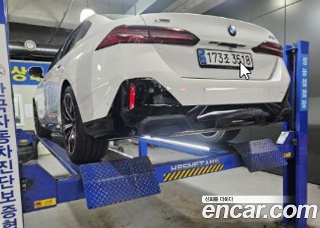 BMW 5-Series G60 530i xDrive M Sport - фото 1