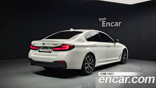 BMW 5-Series G30 530i xDrive M Sport Package - фото 1
