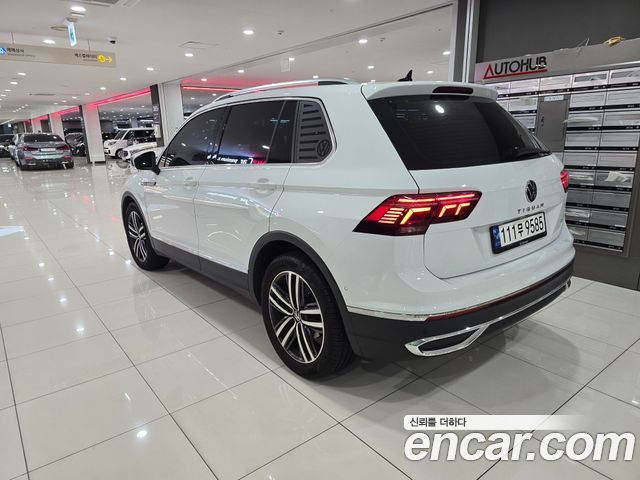 Volkswagen Tiguan 2-го поколения 2.0 TDI Prestige - фото 3