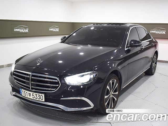 Mercedes-Benz E-Class W213 E300e 4MATIC Exclusive - фото 0