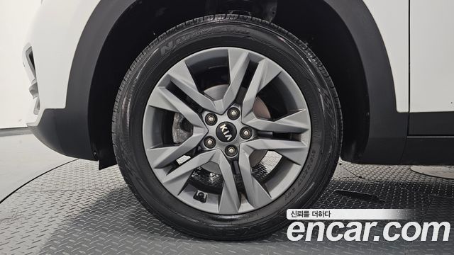 Kia Seltos Diesel 1.6 2WD Prestige - фото 4