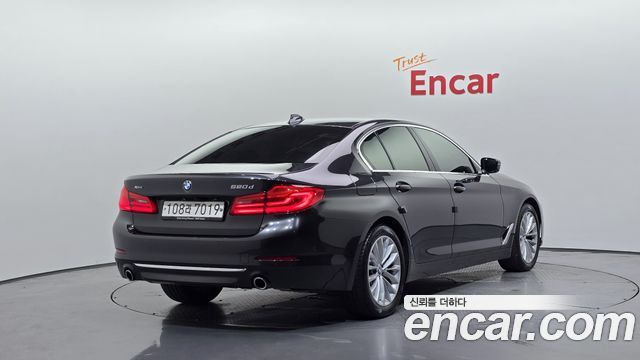 BMW 5-Series G30 520d xDrive Luxury Plus - фото 1
