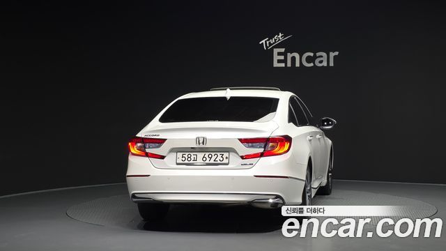 Honda Accord 10-го поколения 2.0 Hybrid EX-L - фото 3