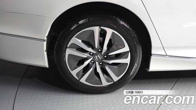 Honda Accord 10-го поколения 2.0 Hybrid EX-L - фото 4