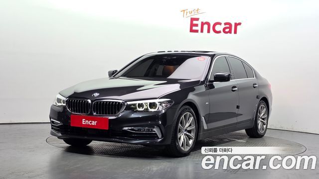 BMW 5-Series G30 520i Luxury - фото 0