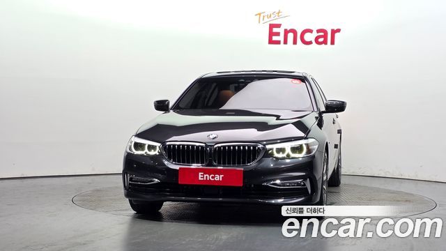 BMW 5-Series G30 520i Luxury - фото 2