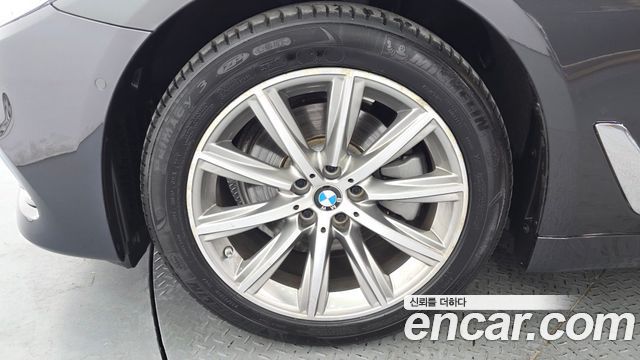 BMW 5-Series G30 520i Luxury - фото 4