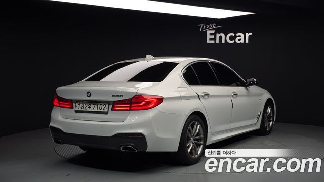 BMW 5-Series G30 530i M Sport Package - фото 1