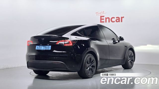 Tesla Model Y RWD - фото 1