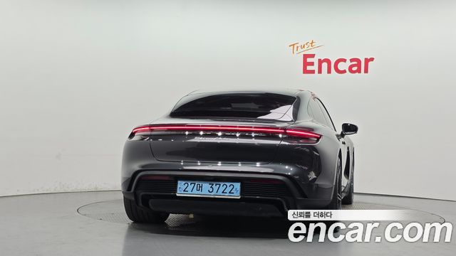 Porsche Taycan Turbo - фото 3